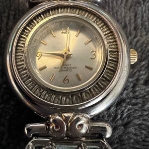 Vintage silver tone women watch Geneva/New battery/working perfectly